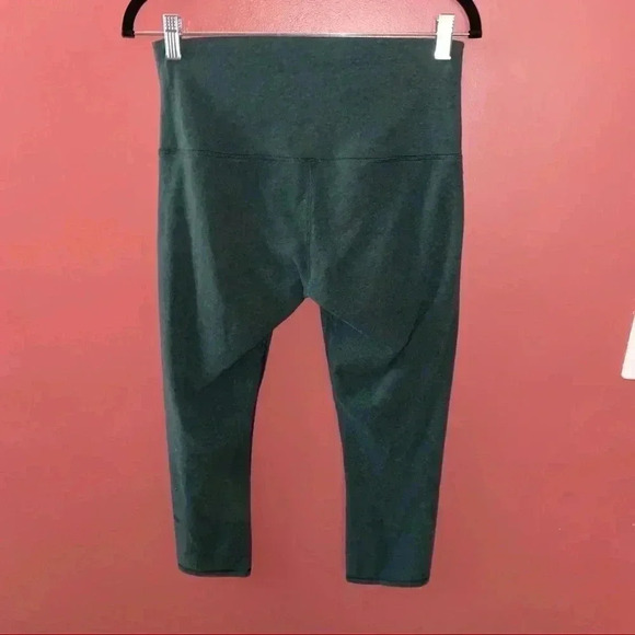 Lululemon high waisted Crop pants - Picture 7 of 8